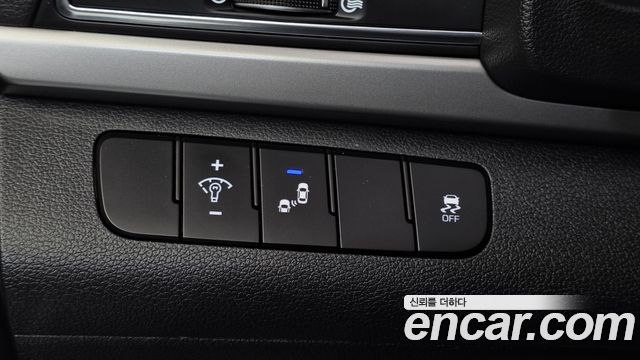 Hyundai AVANTE 2017 — photo 13