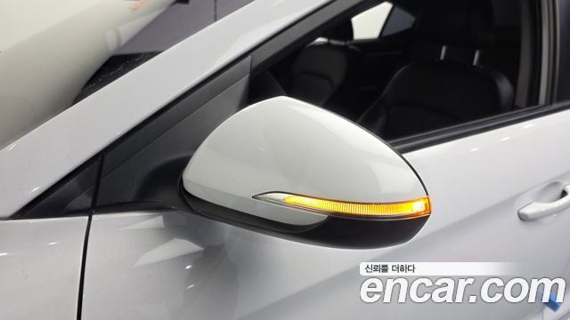 Hyundai AVANTE 2017 — photo 19