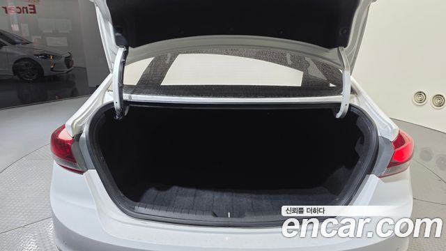 Hyundai AVANTE 2017 — photo 20