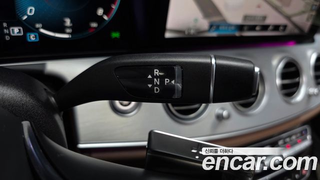 Mercedes-Benz E-Class 2021 — photo 12