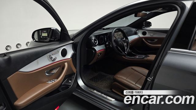 Mercedes-Benz E-Class 2021 — photo 13
