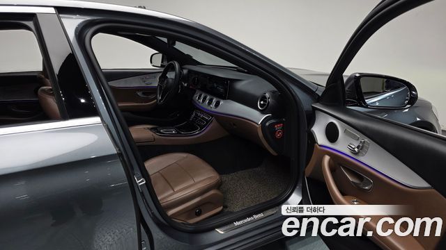 Mercedes-Benz E-Class 2021 — photo 17