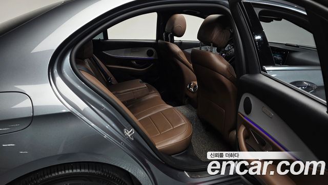 Mercedes-Benz E-Class 2021 — photo 18