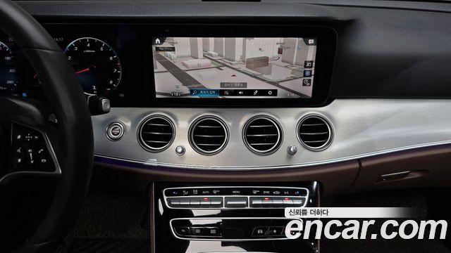 Mercedes-Benz E-Class 2021 — photo 20