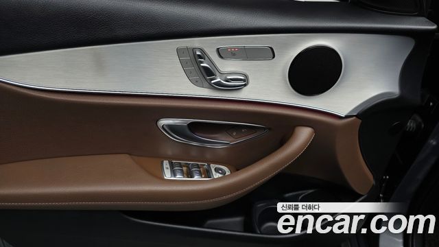 Mercedes-Benz E-Class 2021 — photo 23