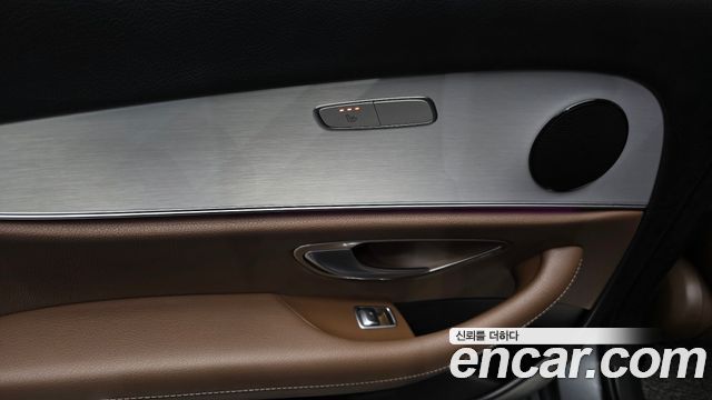 Mercedes-Benz E-Class 2021 — photo 25