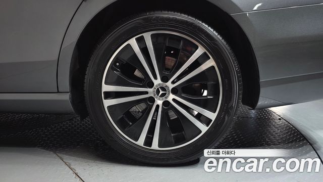 Mercedes-Benz E-Class 2021 — photo 7