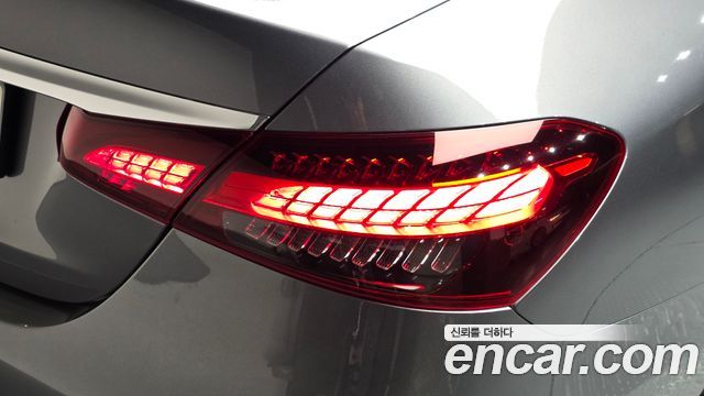 Mercedes-Benz E-Class 2021 — photo 9