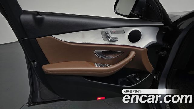 Mercedes-Benz E-Class 2021 — photo 14