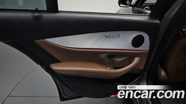 Mercedes-Benz E-Class 2021 — photo 15