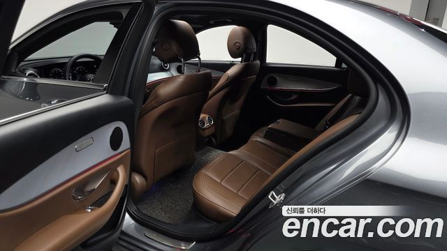 Mercedes-Benz E-Class 2021 — photo 16