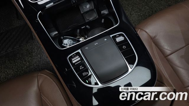 Mercedes-Benz E-Class 2021 — photo 33