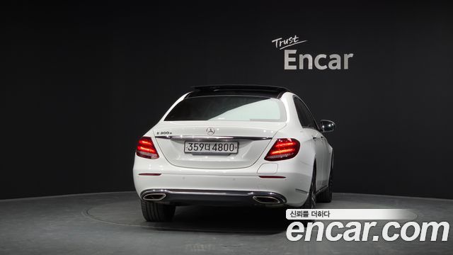 Mercedes-Benz E-Class 2019 — photo 4