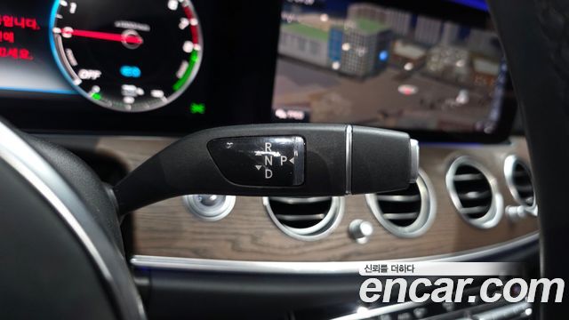 Mercedes-Benz E-Class 2019 — photo 9