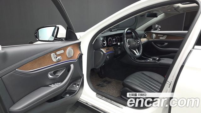 Mercedes-Benz E-Class 2019 — photo 10
