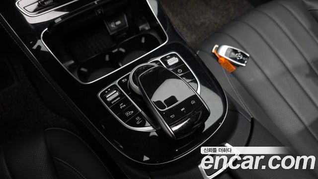 Mercedes-Benz E-Class 2019 — photo 16