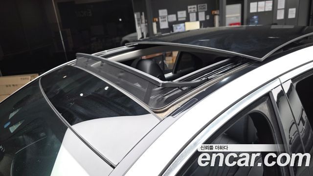 Mercedes-Benz E-Class 2019 — photo 19