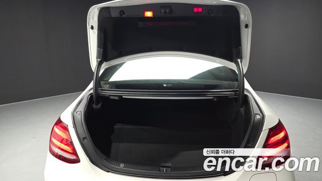 Mercedes-Benz E-Class 2019 — photo 20