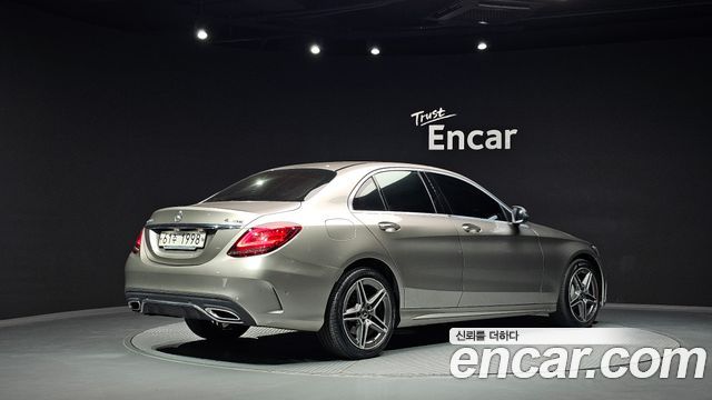 Mercedes-Benz C-Class 2019 — photo 2