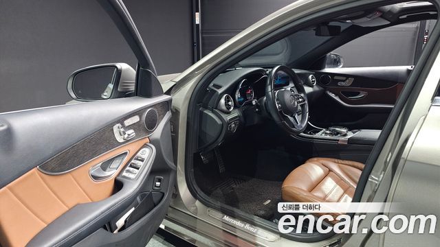 Mercedes-Benz C-Class 2019 — photo 13
