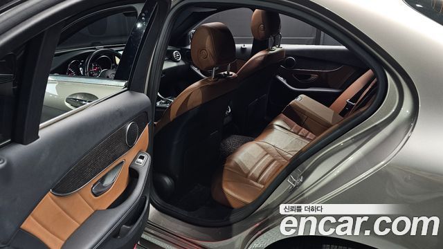 Mercedes-Benz C-Class 2019 — photo 18