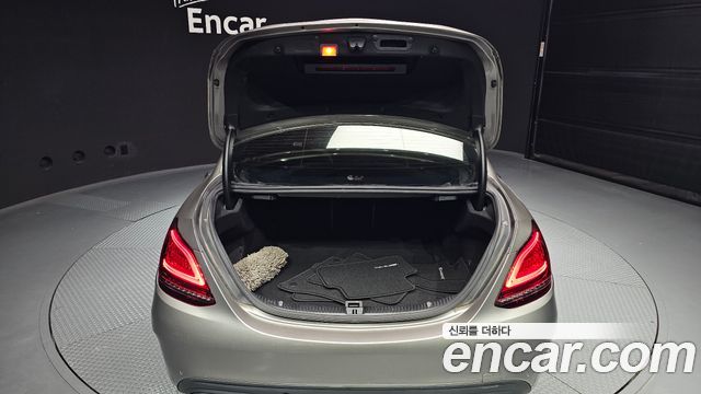 Mercedes-Benz C-Class 2019 — photo 26