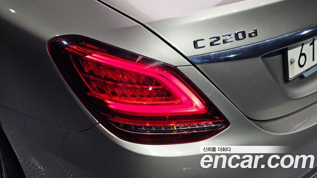 Mercedes-Benz C-Class 2019 — photo 9