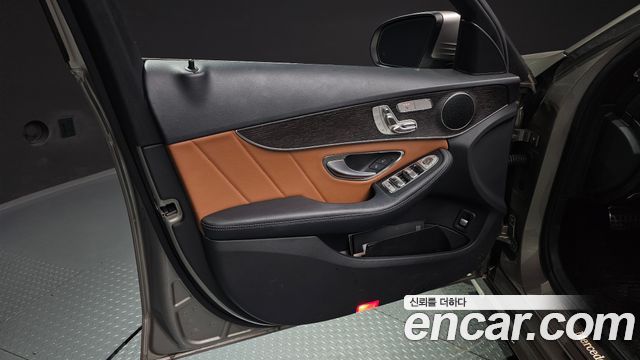 Mercedes-Benz C-Class 2019 — photo 14