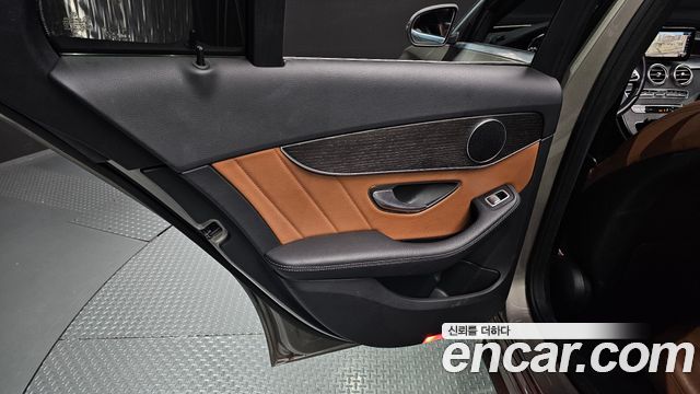 Mercedes-Benz C-Class 2019 — photo 15