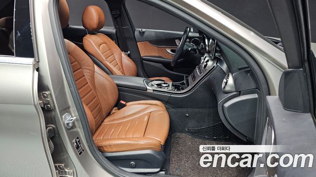 Mercedes-Benz C-Class 2019 — photo 16