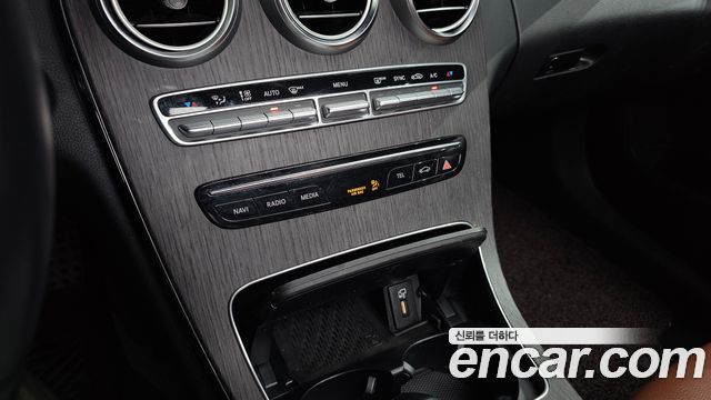 Mercedes-Benz C-Class 2019 — photo 31