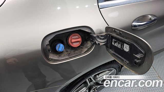Mercedes-Benz C-Class 2019 — photo 34