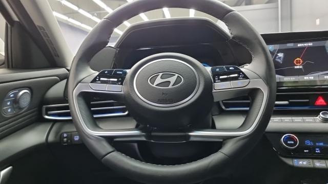 Hyundai AVANTE 2025 — photo 13