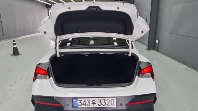 Hyundai AVANTE 2025 — photo 18