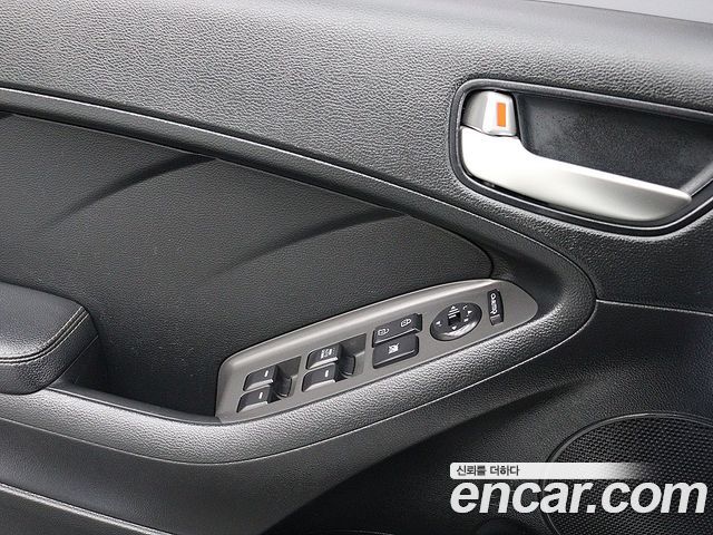Kia K3 2016 — photo 14