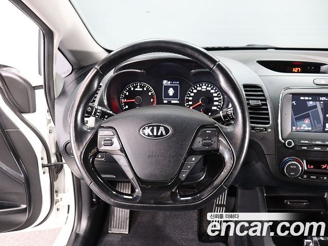 Kia K3 2016 — photo 16