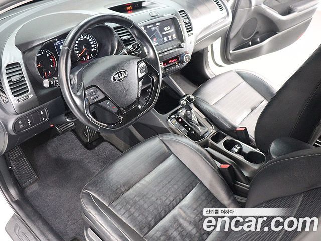 Kia K3 2016 — photo 18