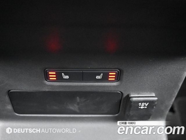 Land Rover Range Rover Velar 2018 — photo 16