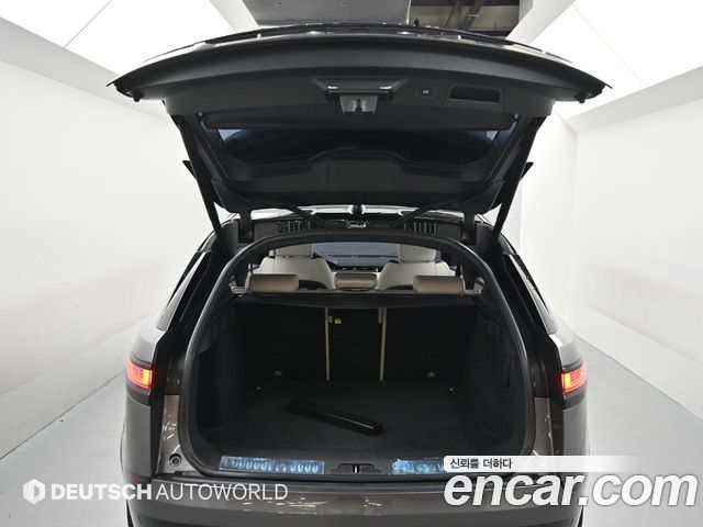 Land Rover Range Rover Velar 2018 — photo 19