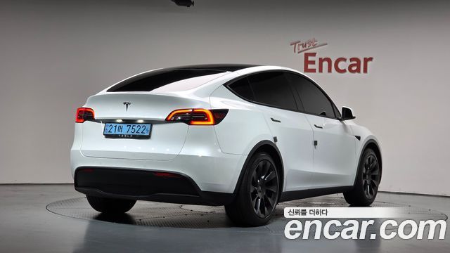 Tesla Model Y 2021 — photo 2