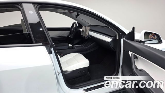 Tesla Model Y 2021 — photo 17