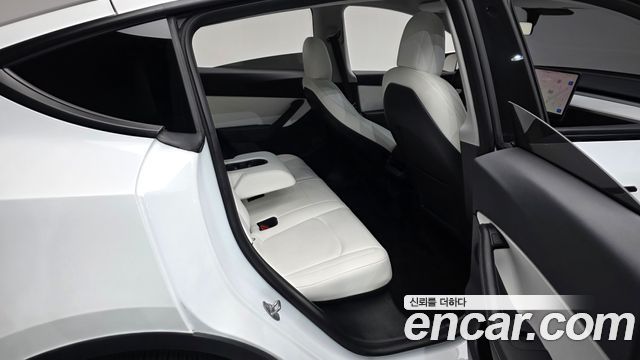 Tesla Model Y 2021 — photo 18