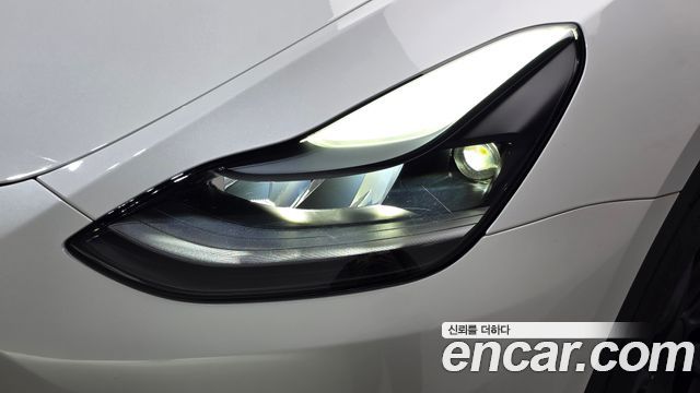 Tesla Model Y 2021 — photo 8