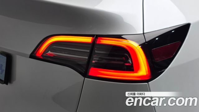 Tesla Model Y 2021 — photo 9