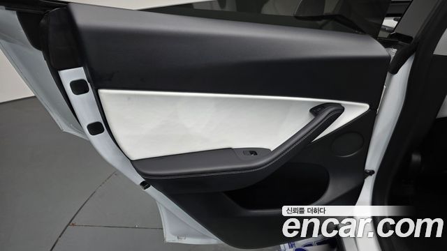 Tesla Model Y 2021 — photo 15