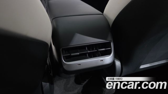 Tesla Model Y 2021 — photo 32