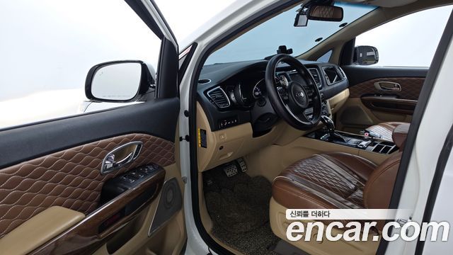 Kia Canival 2016 — photo 10