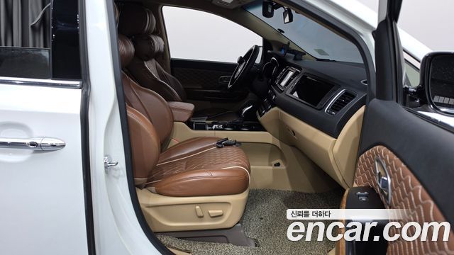 Kia Canival 2016 — photo 11