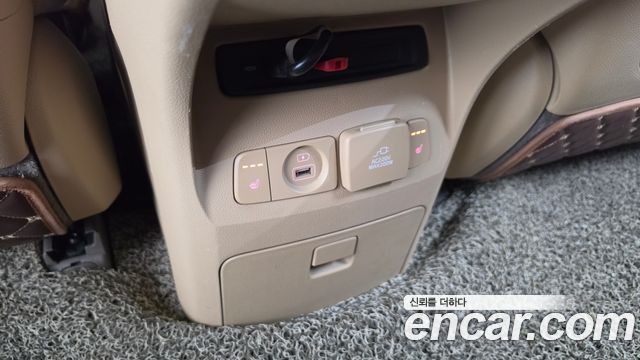 Kia Canival 2016 — photo 16