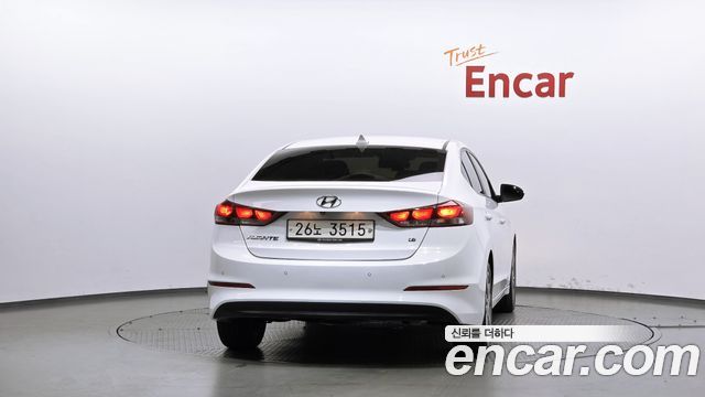 Hyundai AVANTE 2018 — photo 4